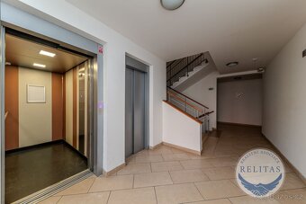 Nezařízený byt 1+kk v novostavbě, 28 m², garážové stání, Pra - 8
