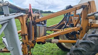 Postřikovač Knight 2000l 18m tažený - 8