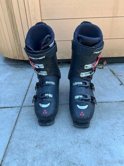 Lyže, boty, hůlky. - 8