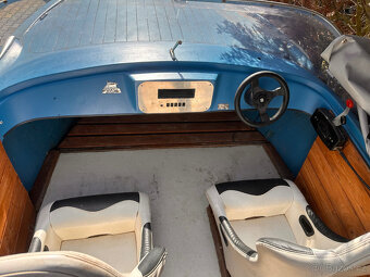 Motorový člun 5,5 metrů - 8