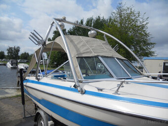 WakeboardWaterskiMotorboat včetně přívěsu s novým Tüv Hobbyi - 8