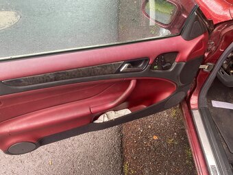 Mercedes CLK 320 veskere dily z vozu - 8