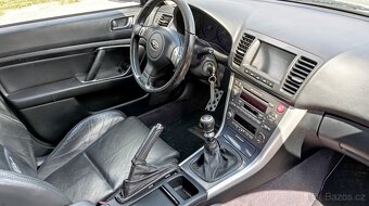 Subaru Legacy spec B H6 - 8