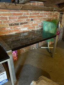 Jídelní stůl, 2x odkládací stůl Ikea, psací stůl Micke Ikea - 8