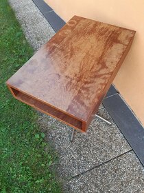 Televizní stolek dřevěný, otočný, na kovové noze. - 8
