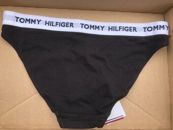 Spodní díl plavek zn. Tommy Hilfiger vel. M - 8