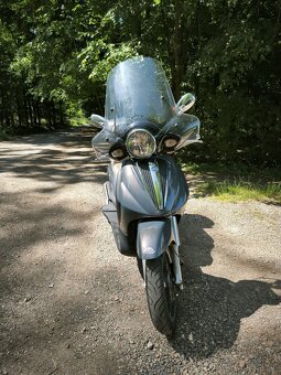 Piaggio Beverly 250 cruiser - 8