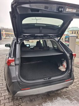 Toyota Rav 4 hybridní - 8