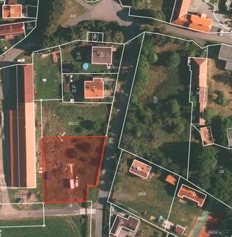 Krásný pozemek k bydlení Ouběnice - 8
