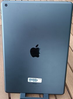 Apple iPad 8 gen.,32GB Uložiště, 3GB RAM, IOS 18.5 - 8