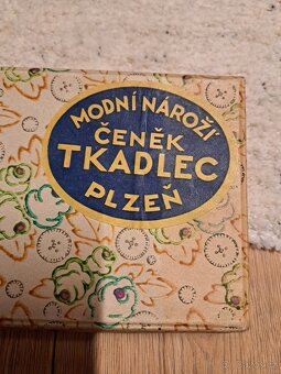 starožitné reklamní krabice na oděvy z I. republ. - 8
