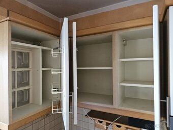 Moderní kuchyňská linka se spotřebiči - 8