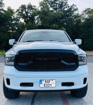 Dodge Ram 1500 Laramie Crew Cab - 8