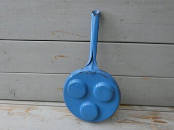 Starý smaltovaný modrý omeletník - 8