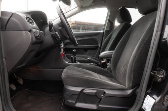 FORD FOCUS Ghia 1.6 85kw NOVÁ STK - 8