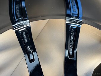 LAMBORGHINI URUS 23" Black, nové, originál  - 8