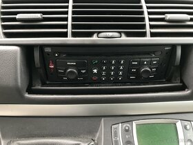 Peugeot 807 2005 2,2HDI 94kW FULL VYBAVA 7mist - dily - 8