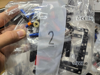 Stavebnice Technic Mercedes-AMG F1 W14 E (náhrada) - 8