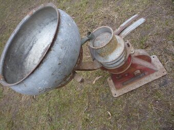 prodám litinové odstředivky na mléko, různí výrobci, různé p - 8