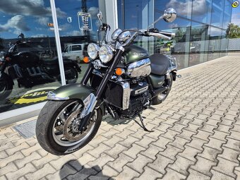 Triumph Rocket III Roadster - 8