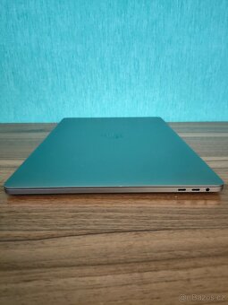 MacBook Pro 2017 15 | i7 • 16GB • 256GB SSD - 8