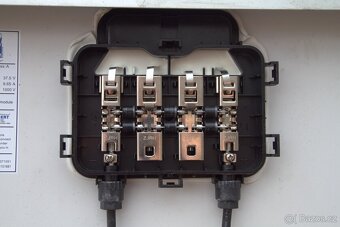 Prodám solární panely Yingli Green Energy 240w - 8