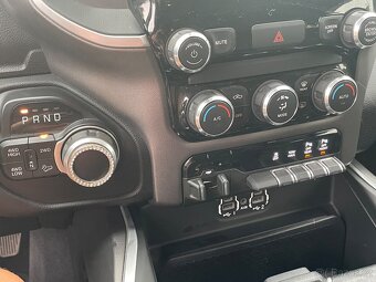 Dodge Ram 2500 HD 6,4 BLACK EDDITION - 8