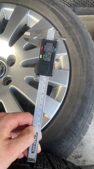 VW alu 5x112 R17 se zimními pneu 5mm - 8