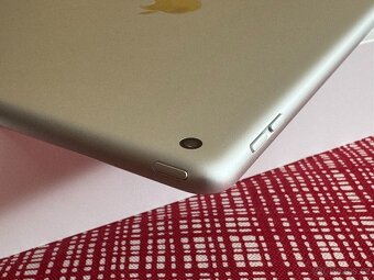 Prodám iPad 8. generace (A2270) – 32 GB, Wi-Fi, bílý - 8