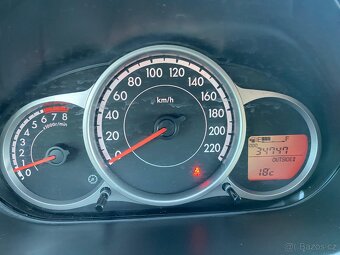 Mazda 2 1,3i 62kW, ČR, 1.MAJ - 8