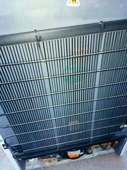 Chladnička Whirlpool 0,41kW.h/24h - 8