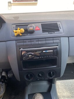 Prodám Škoda Fabia 2002 ŠPATNÝ MOTOR - 8