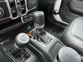 Jeep Wrangler Sahara 4xe Plug-in Hybrid (2024) - 8