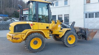 Čelní nakladač Volvo L30g - 8