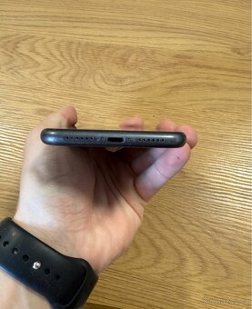iPhone 11 64 GB Black - 8