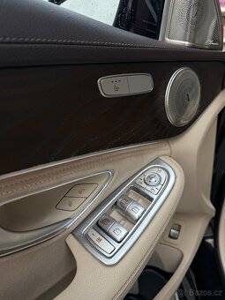 Mercedes-Benz C400 4MATIC V6 - 8