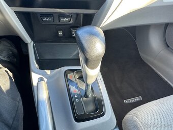 Honda Civic 1.8i automat - 8