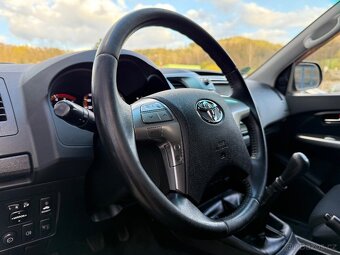 Toyota HILUX 3.0 4x4 MANUÁL UZÁVĚRKA NAVIJÁK - 8