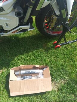 Prodám Aprilia tuono RSV 1000 rr rv 2010 - 8