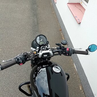 Triumph Street Twin 900 - 8