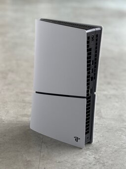 PlayStation 5 Slim- Dva ovladače. - 8