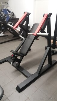 Posilovací stroje typu Hammer - 8