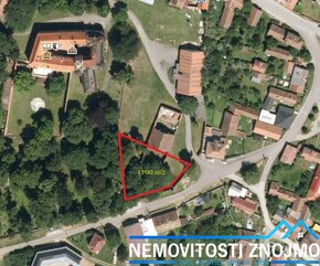 Prodej stavebního pozemku, 1100m2, v zámecké zahradě v Polic - 8