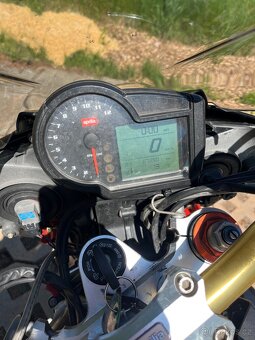 Aprilia Tuono - 8