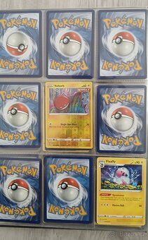 Pokemon karty v albu - 8