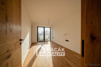 Prodej luxusního bytu v rodinném domu o dispozici 3+kk s cel - 8