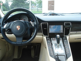 Porsche Panamera 4S V8 - 8