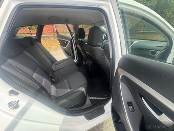 Hyundai i30, 1.6 GDI Bezin 88 KW Ojeté, 10/2016 - 8