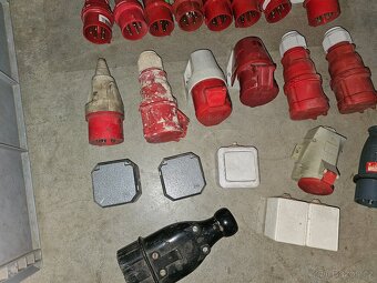 Zásuvky a kabely 230V + 380V - 16A a 32A - 8