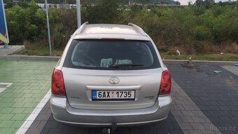Toyota Avensis 2,0 D combi - 8